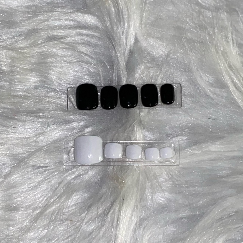B&W Mani + Pedi Press on Nail Set| 10pcs Extra Short Square Nails & 20pcs Toe
